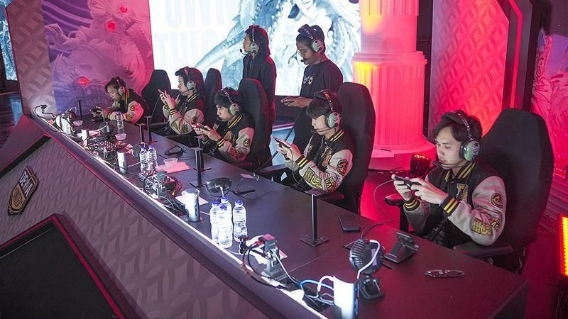 facebook.com/dewaunitedesport